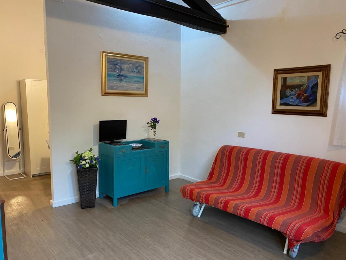 Fioralice Guest House Fauglia ภายนอก รูปภาพ